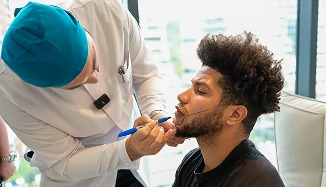 O Dr. Balwi concebe um transplante de barba